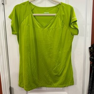 Columbia Women's Green V-Neck Top Size Large